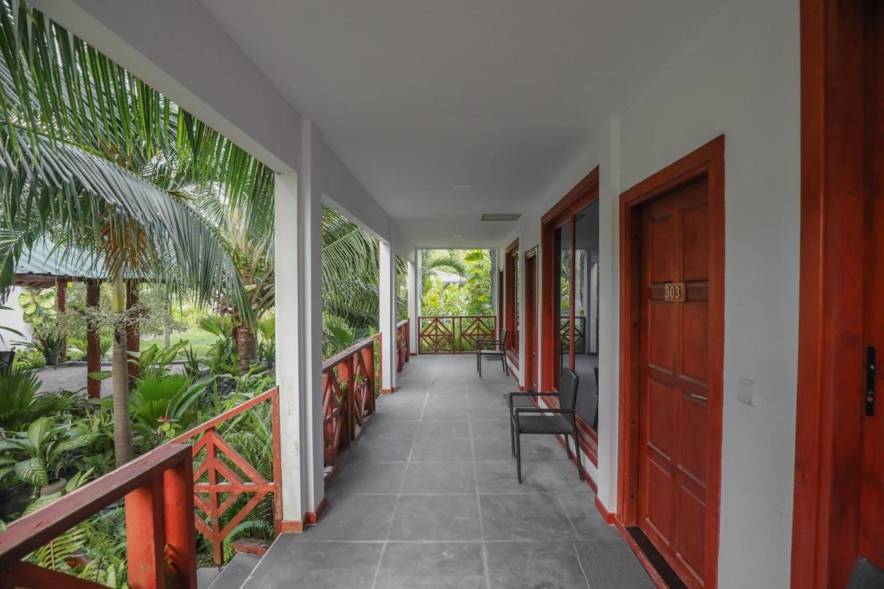 Aqua Blu Thoddoo Hotel Exterior photo